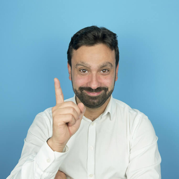 Marco Mangione con saluto